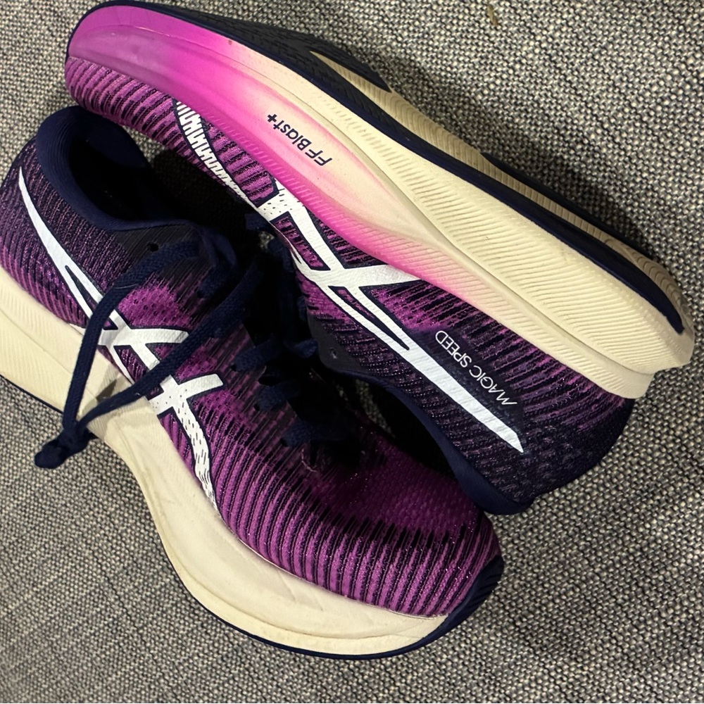 ASICS Magic Speed - Picture 2 of 2